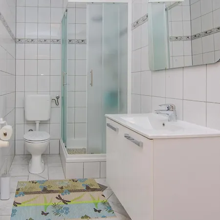 Apartment By The Sea - 23562 *